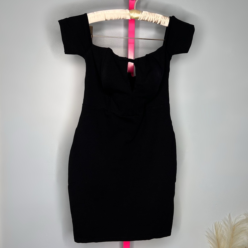 Solemio Off The Shoulder Black Mini Dress size Large